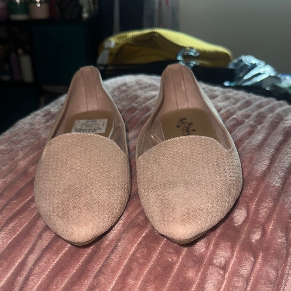 Mauve color Textured Flats with Pointed Toe